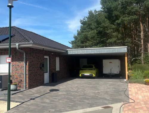 Winkelbungalow mit Walmdach in Varloh mit Carport und Stellplatz