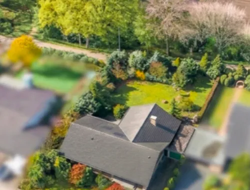Sanierungsobjekt in Lingen-Holthausen, Luftansicht mit Grundstück