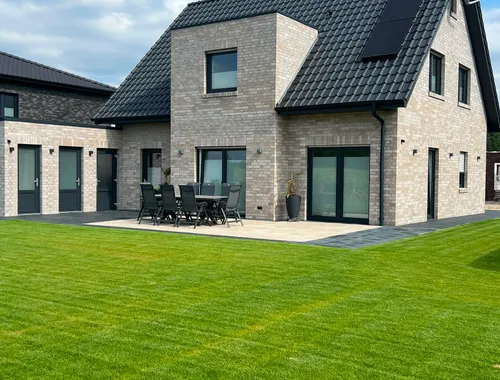 Einfamilienhaus mit Carport in Twist, Terrasse mit Geräteraum