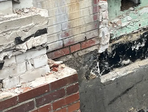 Kernsanierung in Lingen-Biene, Detailansicht des sanierten Mauerwerks