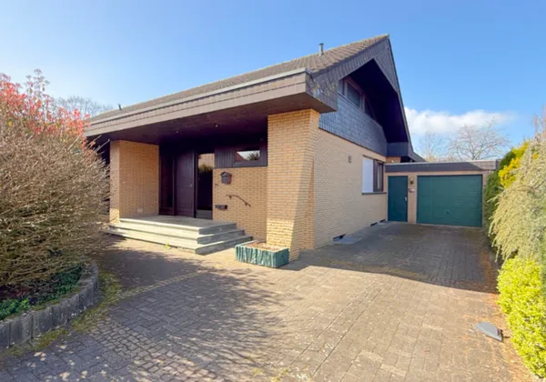Sanierungsobjekt in Lingen-Holthausen, Straßenansicht mit Klinkerfassade